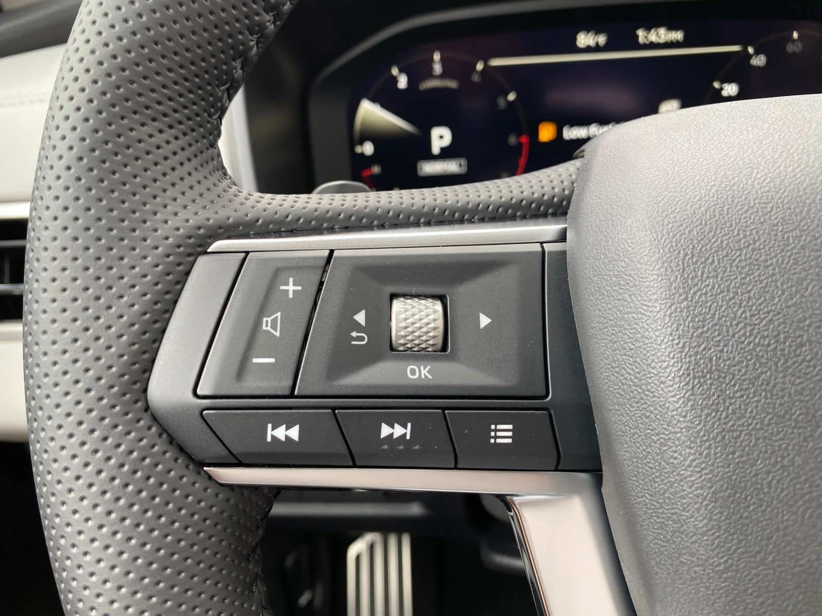 New 2025 Black Diamond/Alloy Silver Roof Mitsubishi Platinum Edition image 17