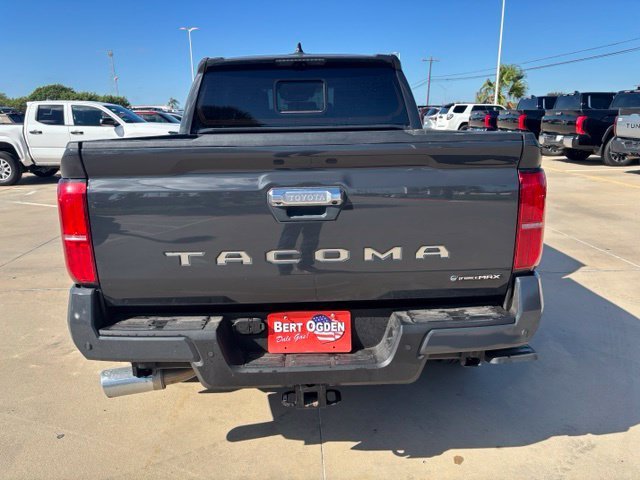 Used 2025  Toyota Limited image 5