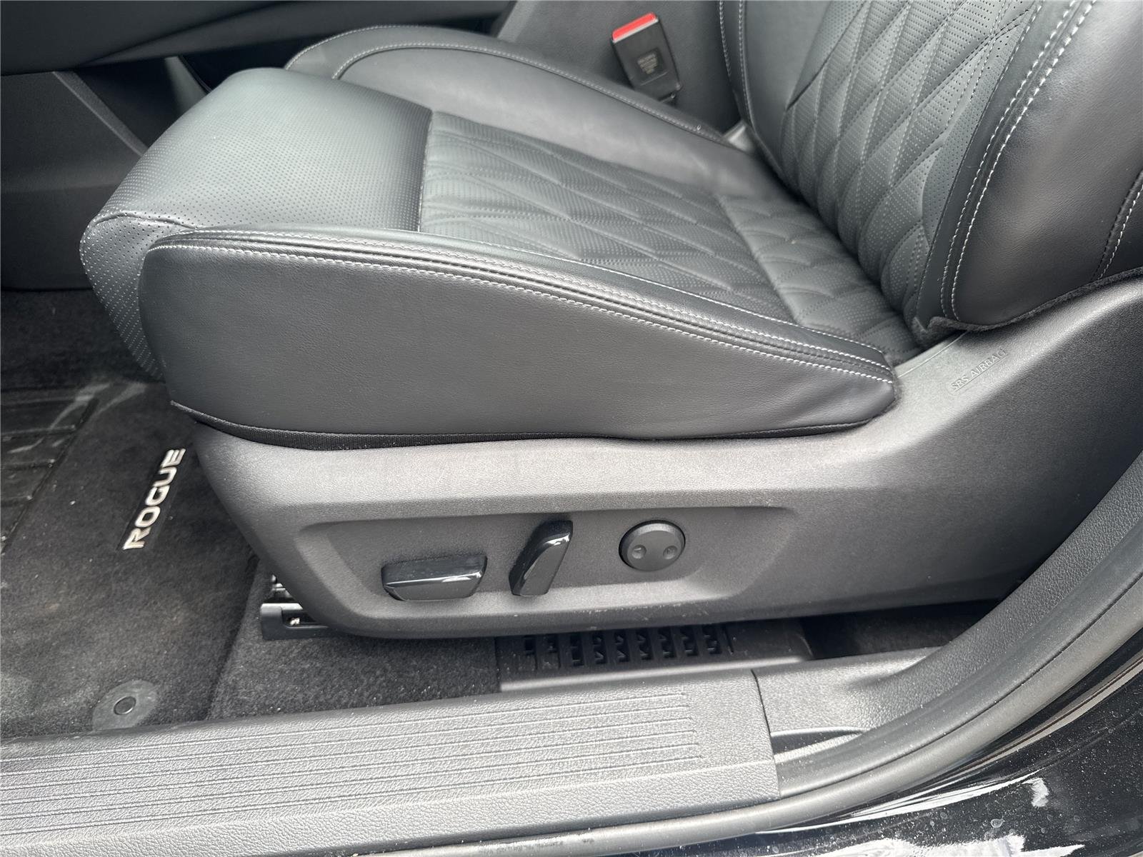 Used 2026 Super Black Nissan Platinum image 12