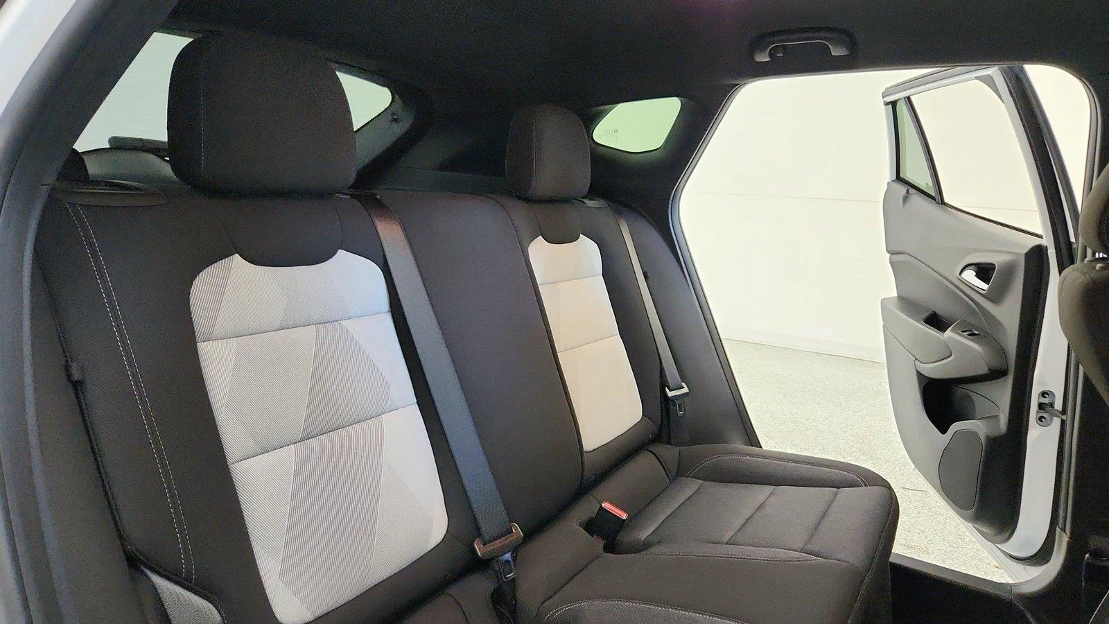 Used 2024 Summit White Chevrolet 1RS image 28