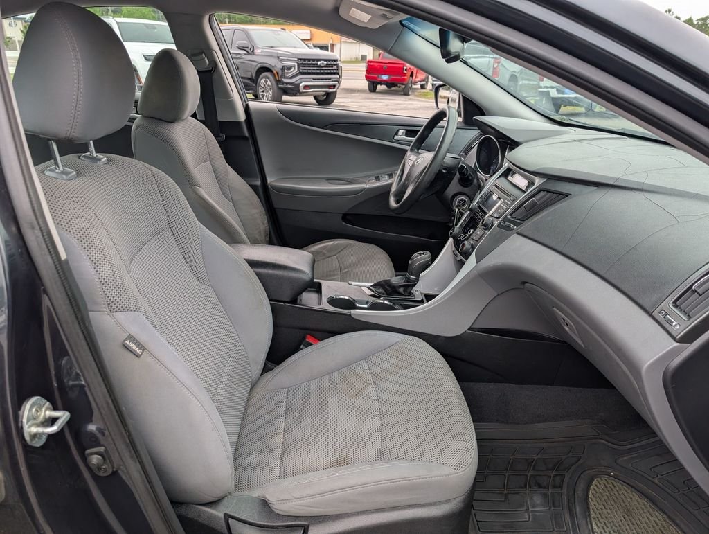 Used 2013 Blue Hyundai GLS image 27