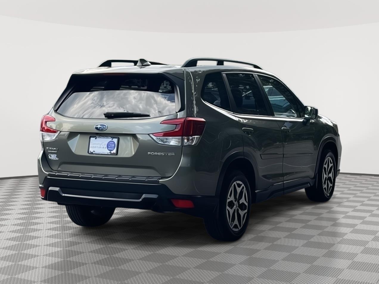 Used 2019 Jasper Green Metallic Subaru Premium image 5