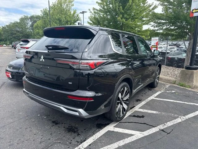 Used 2025 Mitsubishi Outlander SE with VIN JA4J4VA84SZ043291 for sale in White Bear Lake, Minnesota