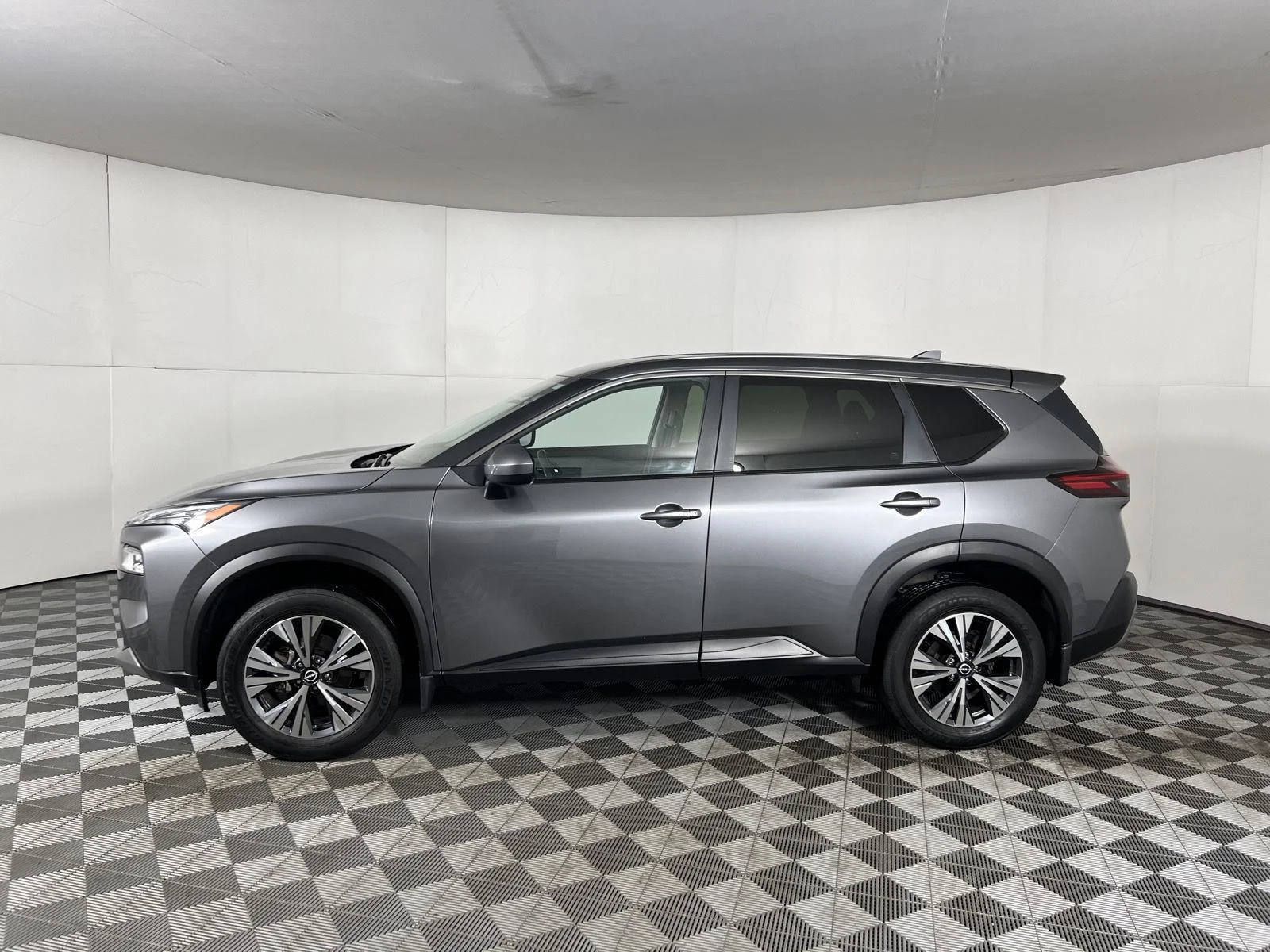 Used 2023 Gun Metallic Nissan SV image 5