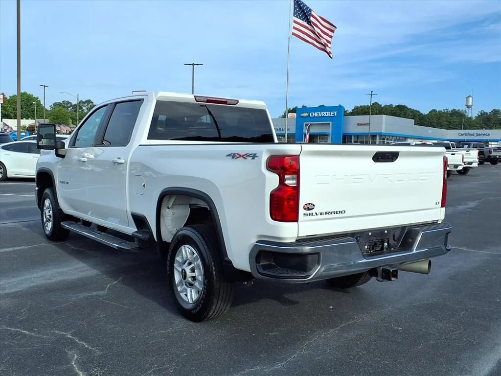 Used 2025 Summit White Chevrolet LT image 16