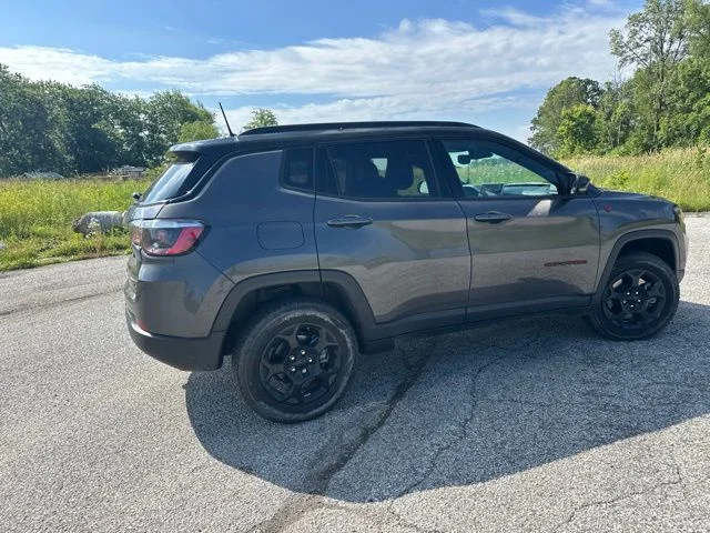 Used 2024  Jeep Trailhawk image 15