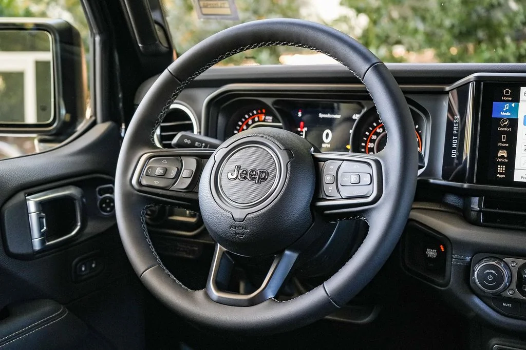 New 2026 Black Clear-Coat Exterior Paint Jeep Sahara image 14