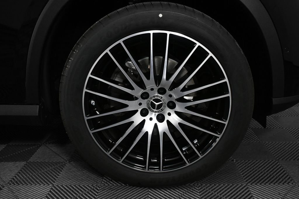New 2026 Black Mercedes-Benz GLC 300 image 36