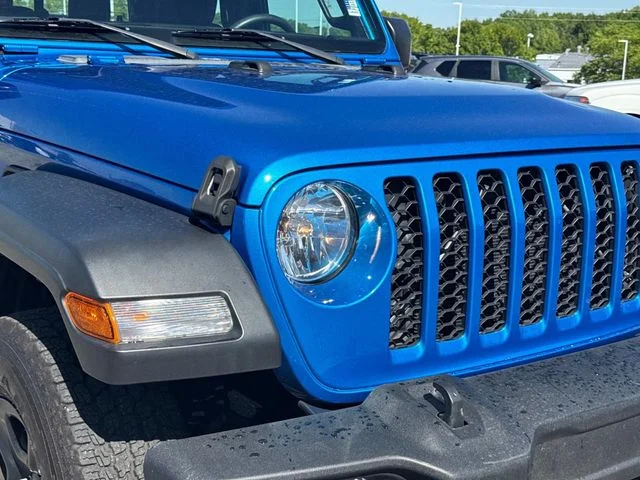 Used 2020 Blue Jeep Sport image 11
