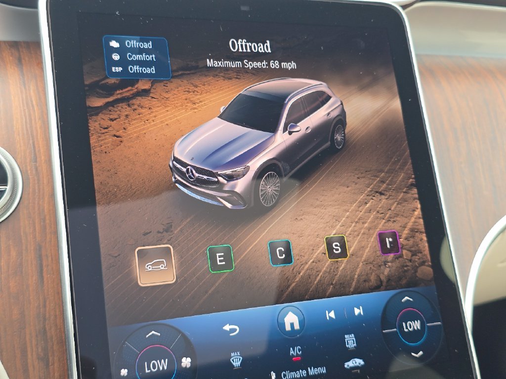 New 2026 Polar White Mercedes-Benz GLC 300 image 12