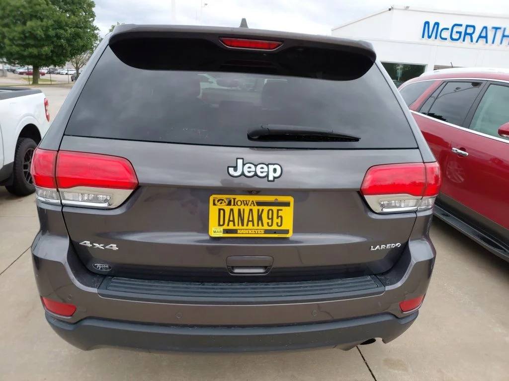 Used 2017 Gray Jeep Laredo image 5