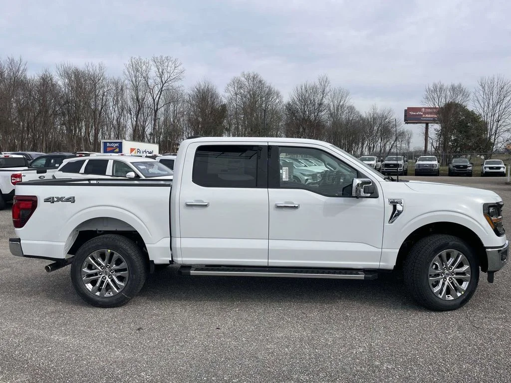 New 2026 Oxford White Ford XLT image 2