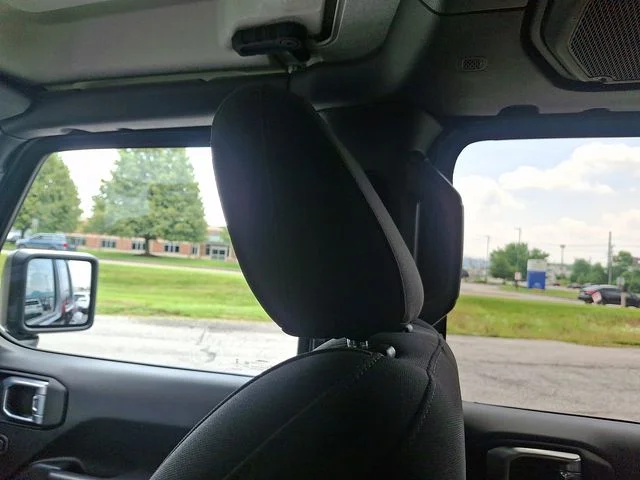 Used 2022 Black Jeep Sport image 17