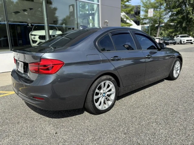 Used 2018 Mineral Gray Metallic BMW 320i xDrive image 7