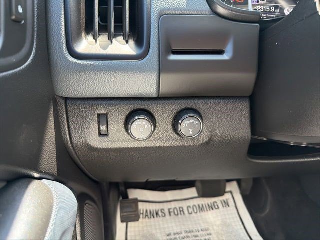 Used 2018 Silver Ice Metallic Chevrolet 4WD Z71 image 26