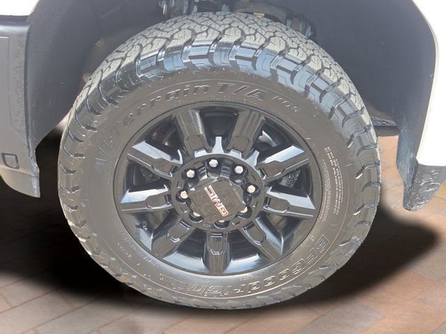 Used 2024 Summit White GMC AT4 image 32