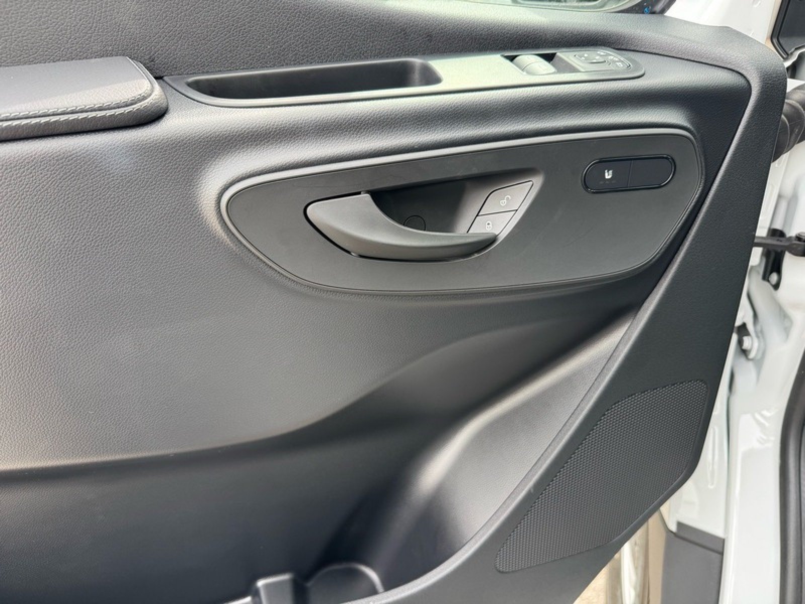 New 2026 Arctic+White Mercedes-Benz DCVS2S image 12