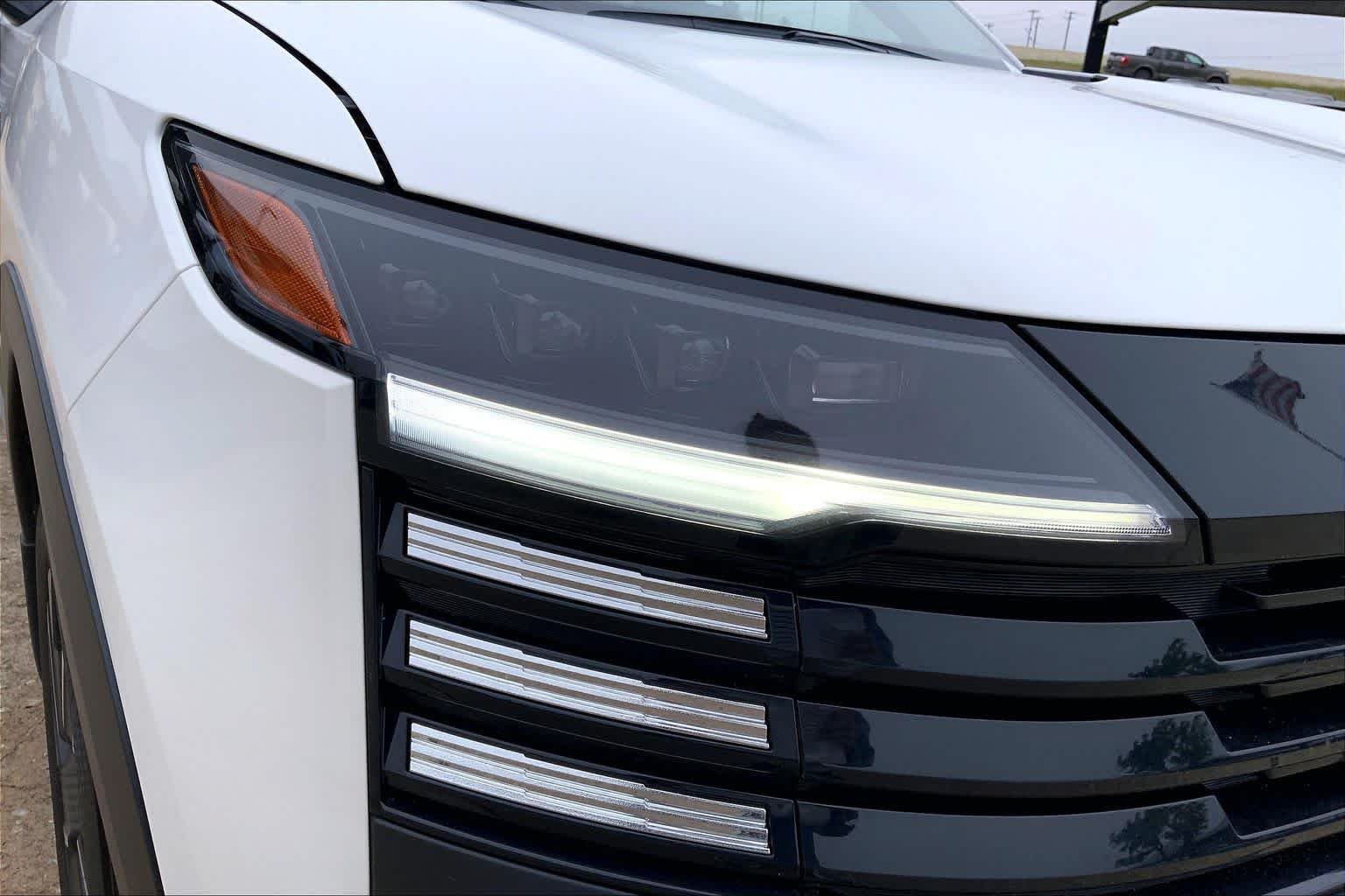 Used 2025 Aspen White Tricoat Nissan SV image 53