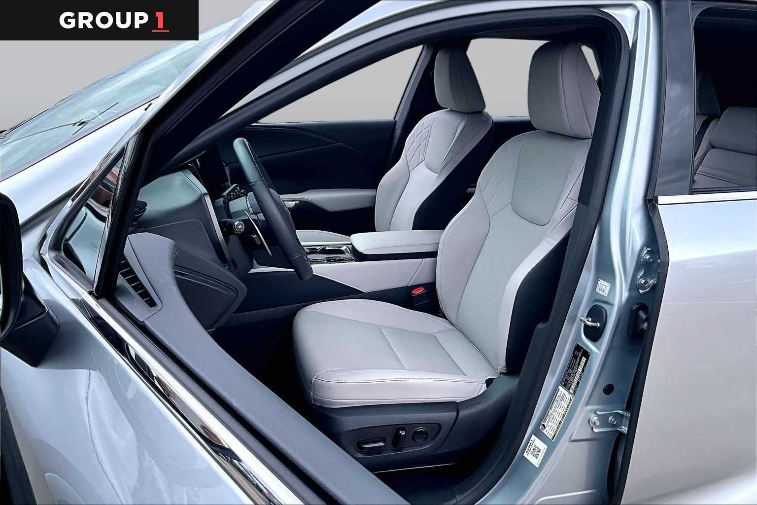 Certified Used 2026 Iridium Lexus Premium image 7