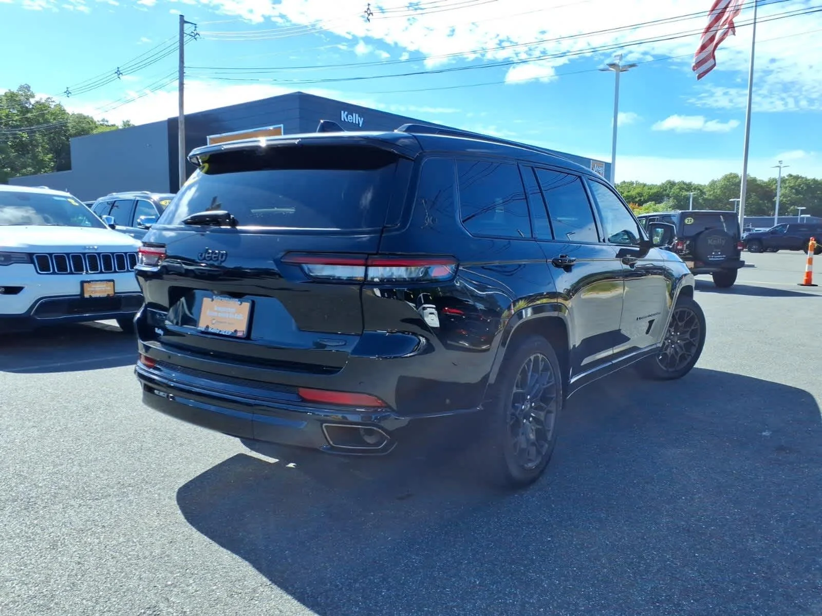 Certified Used 2023 Diamond Black Crystal Pearlcoat Jeep Summit Reserve image 7