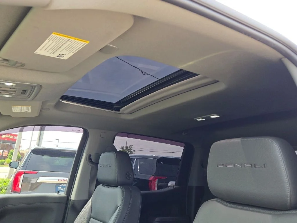 Used 2022 White GMC Denali image 27