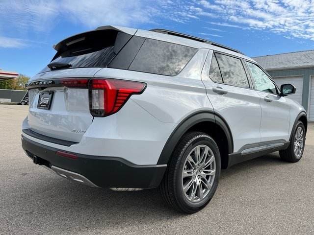 2025 Ford Explorer photo 4