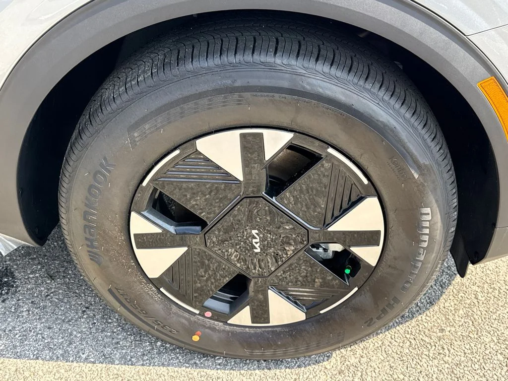 New 2026 Steel Gray Kia LX image 12