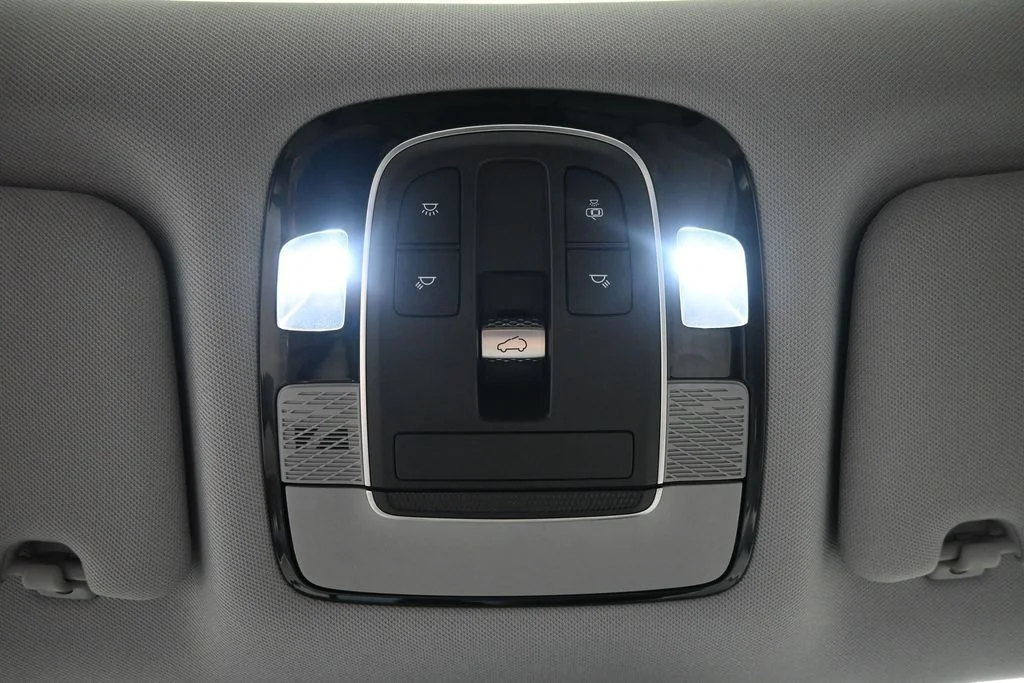 Used 2022 White Hyundai SEL image 21