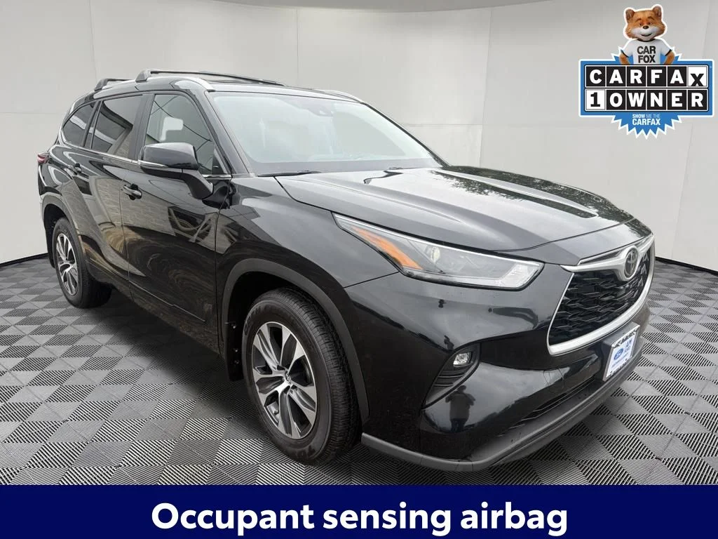Used 2023 Midnight Black Metallic Toyota XLE image 9