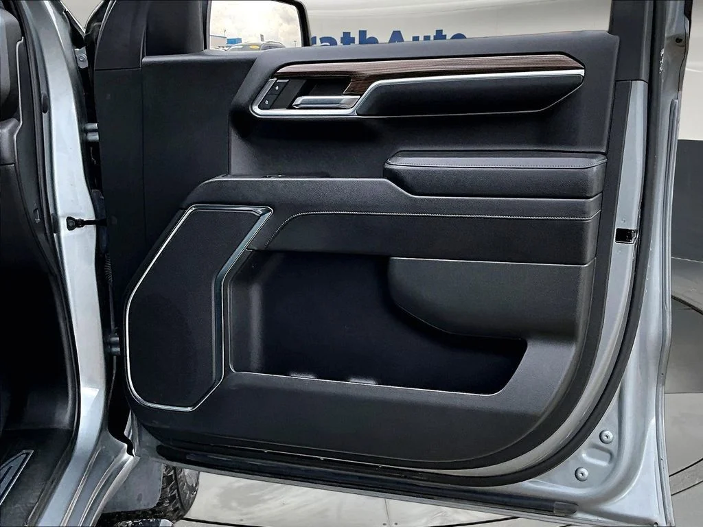 Used 2023 Gray Chevrolet LT image 31