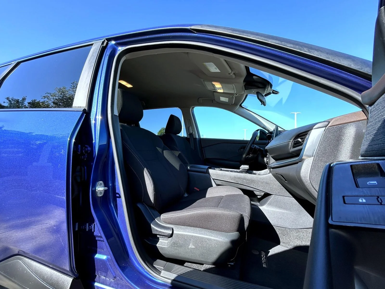 Certified Used 2023 Blue Nissan S image 15