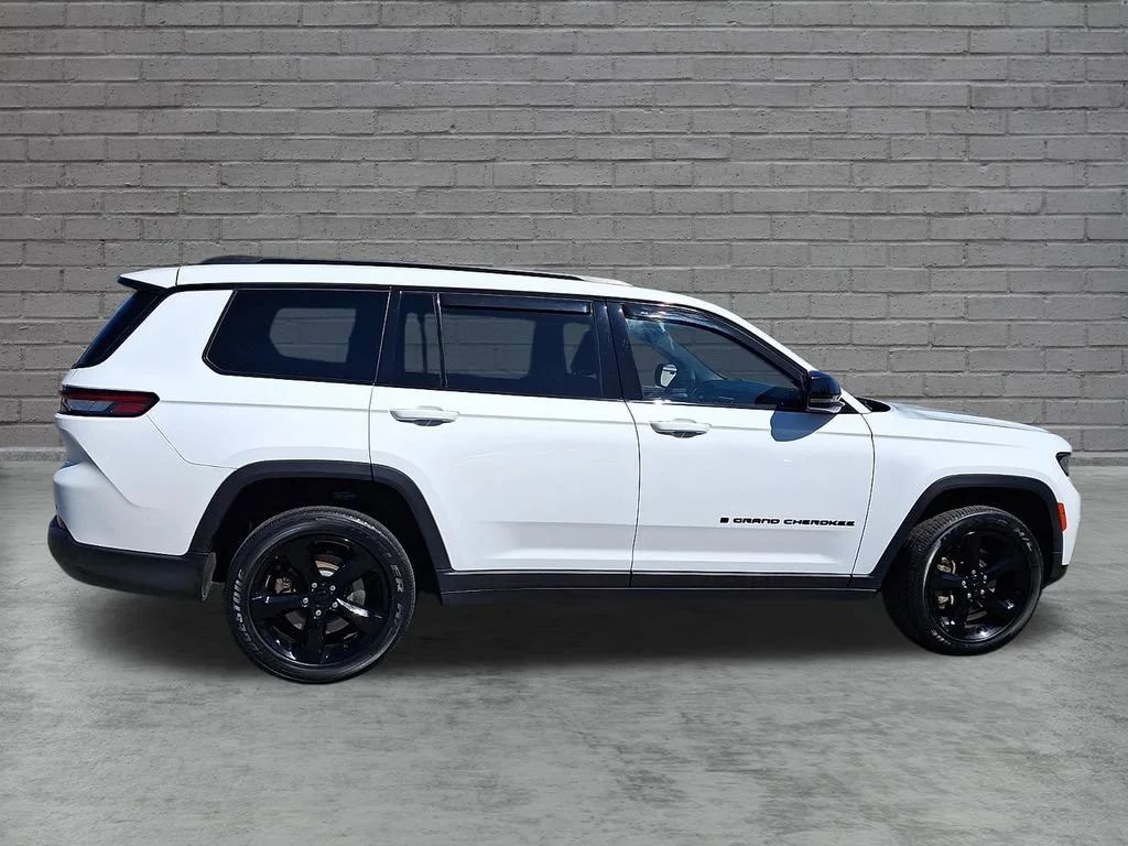 Used 2023 Bright White Clearcoat Jeep Altitude image 13