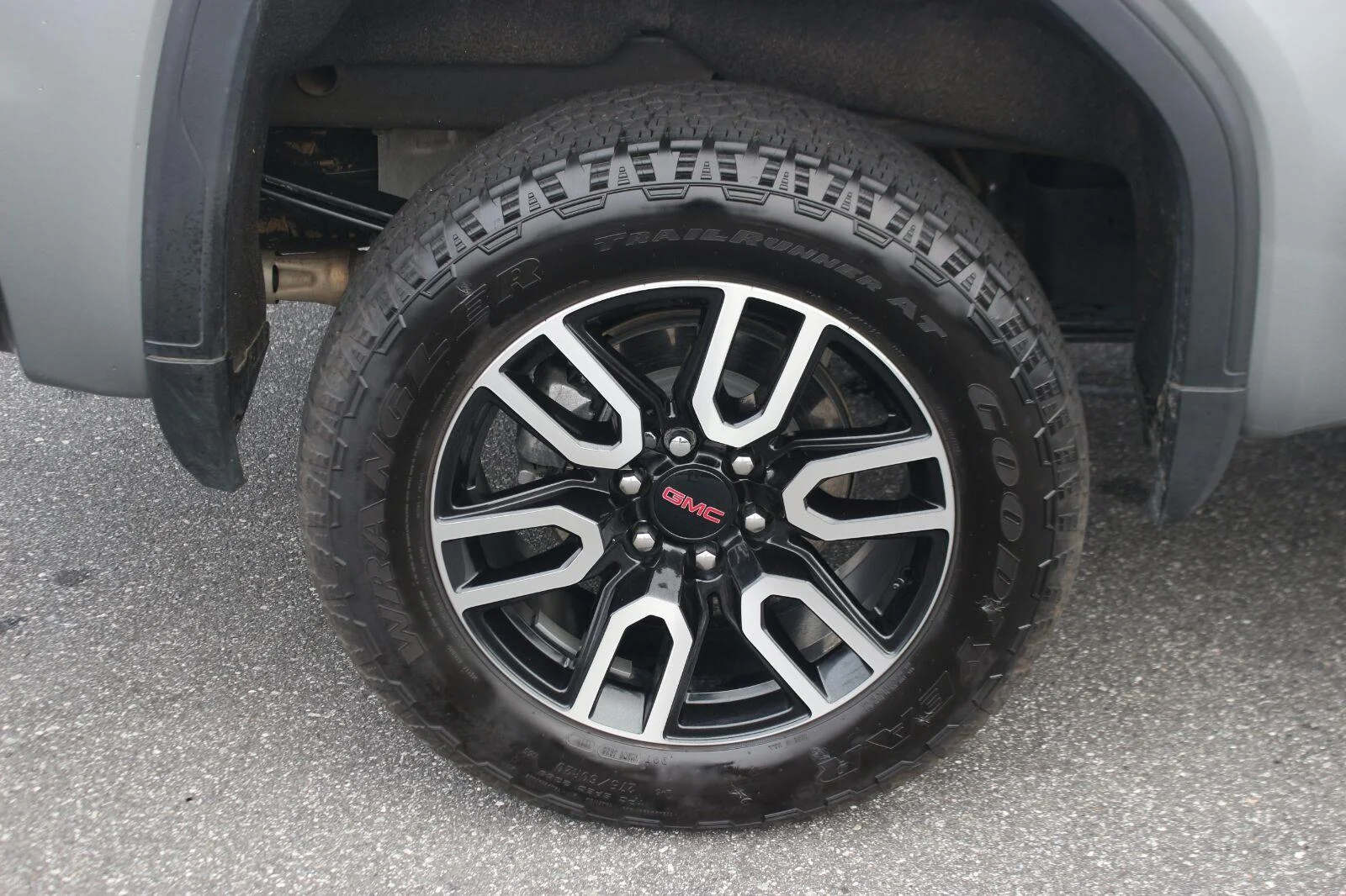 Used 2025 Sterling Metallic GMC AT4 image 41