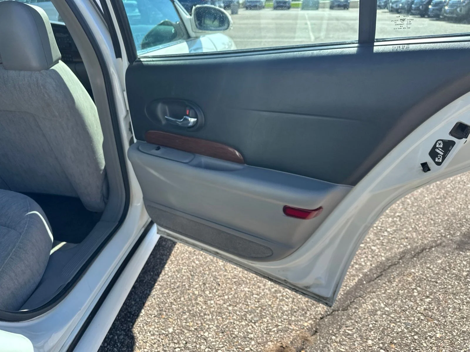 Used 2005 White Buick Custom image 28