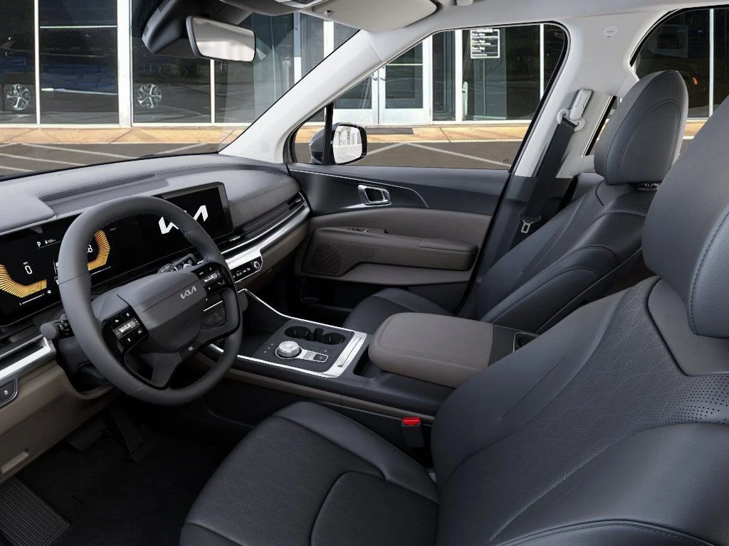 New 2027 Ceramic Silver Kia LXS image 17
