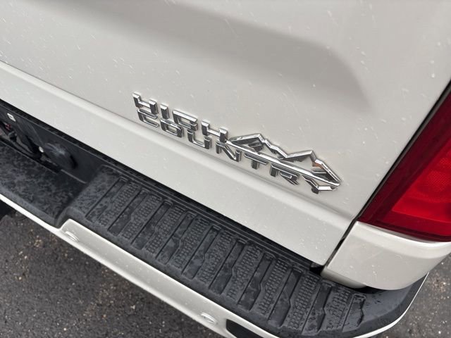 Used 2020 Iridescent Pearl Tricoat Chevrolet High Country image 17