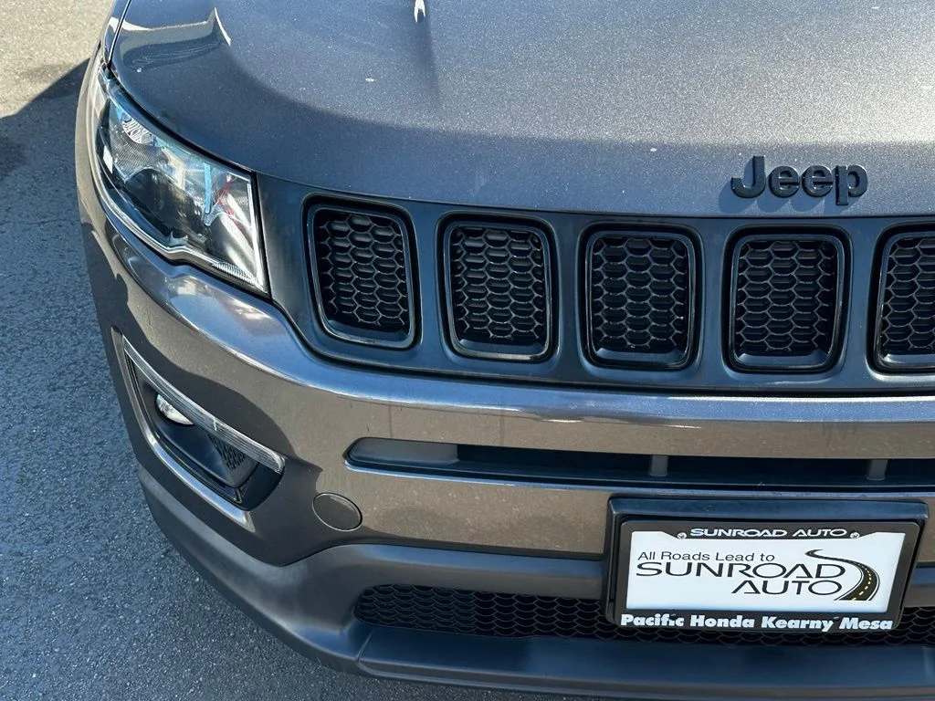 Used 2019 Gray Jeep Latitude image 5