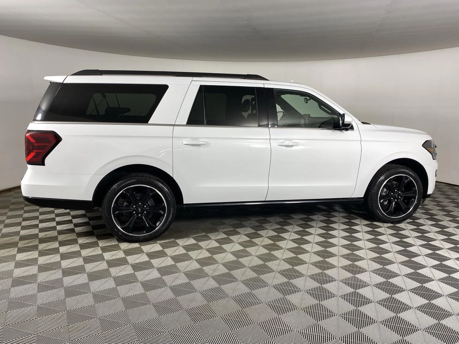 Used 2024 Oxford White Ford Limited image 18