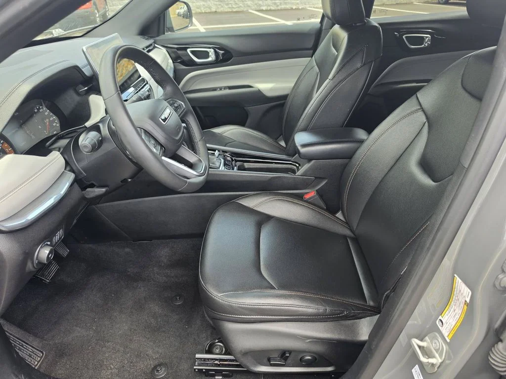 Used 2024 Gray Jeep Limited image 9
