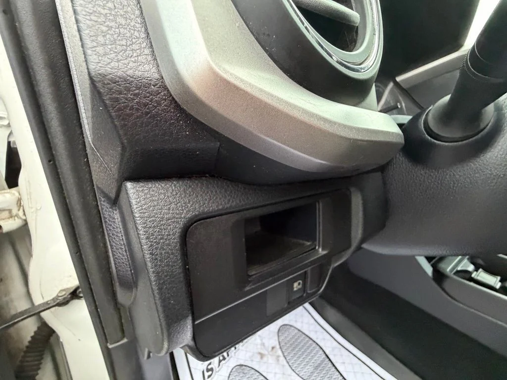 Used 2018 White Toyota SR5 image 16