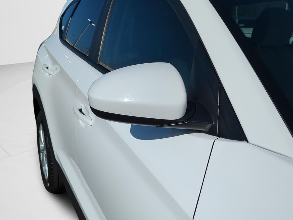 Used 2020 White Hyundai SE image 11