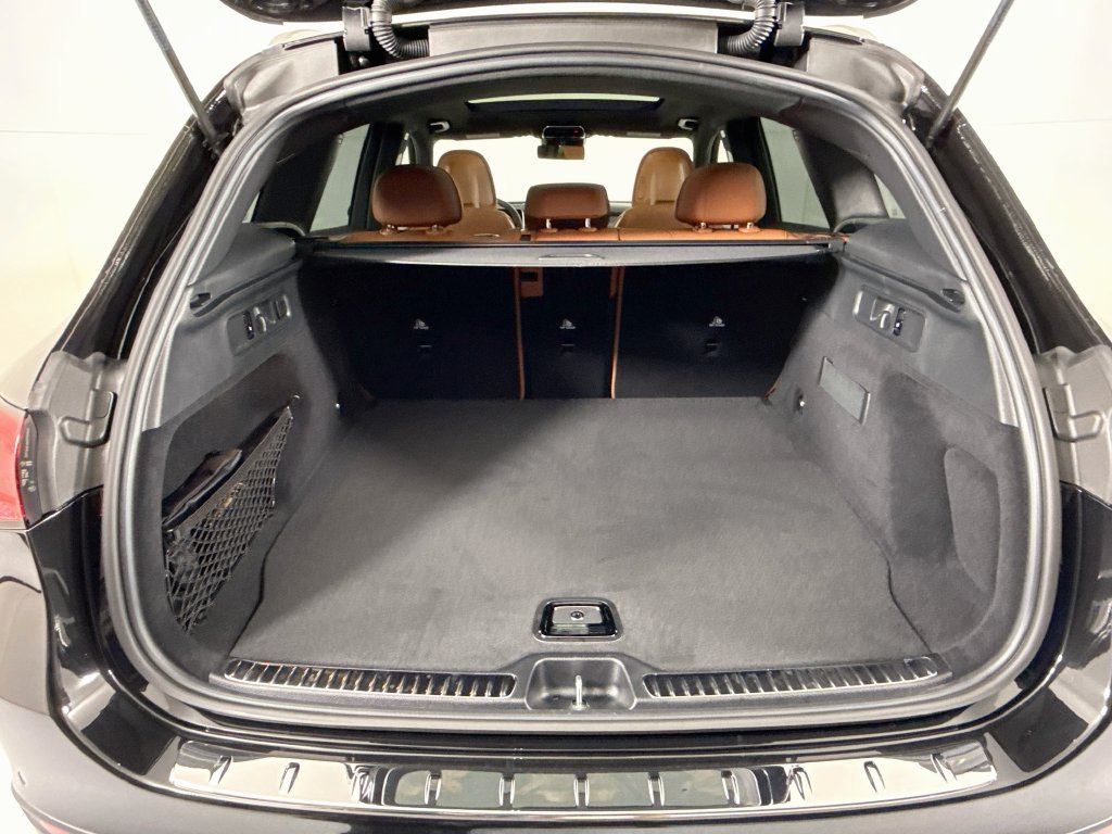 New 2027 Obsidian Black Metallic Mercedes-Benz GLC 300 image 29