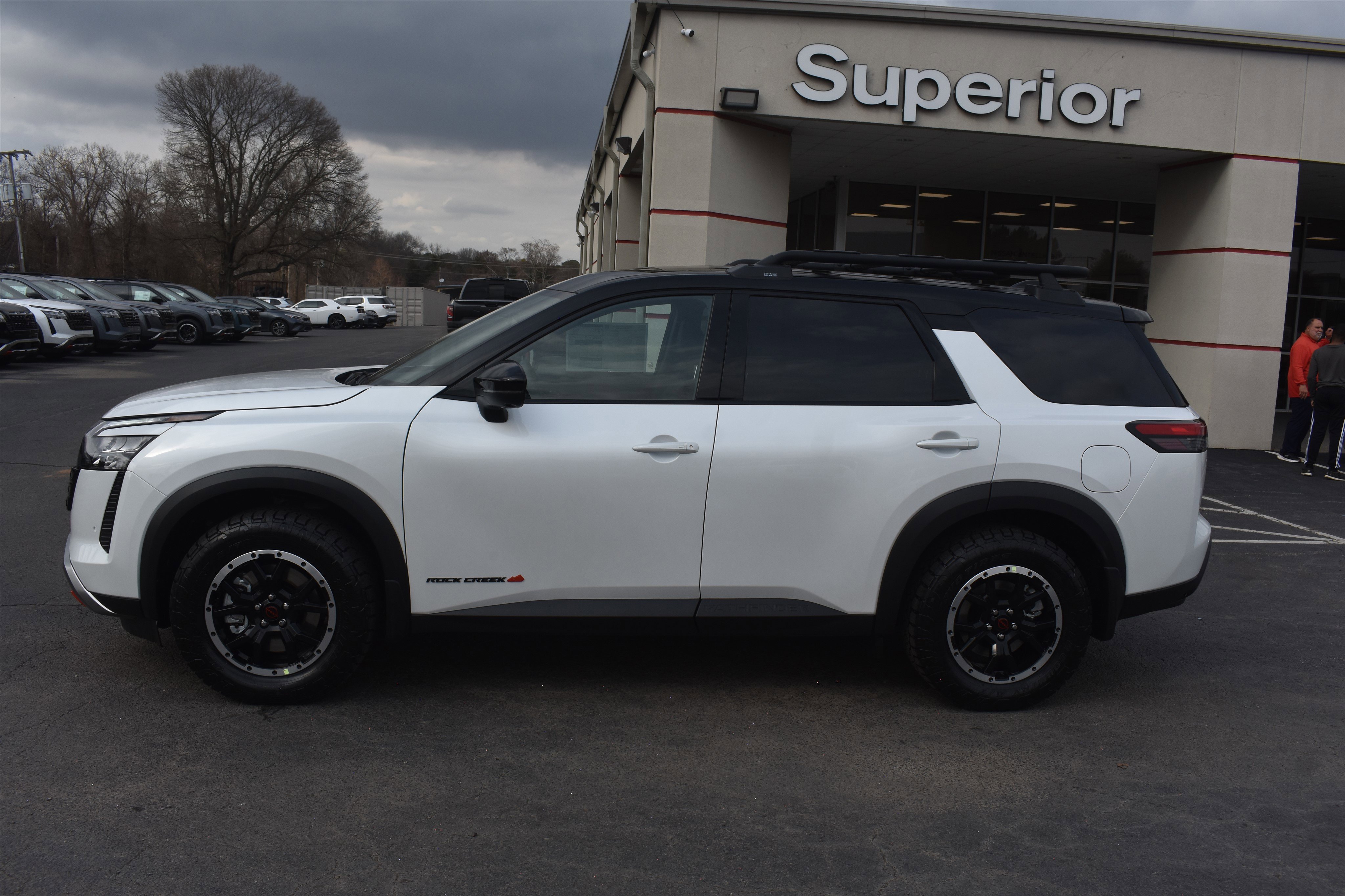 New 2026 Everest White Pearl TriCoat / Super Black Two-tone Nissan Rock Creek® image 9