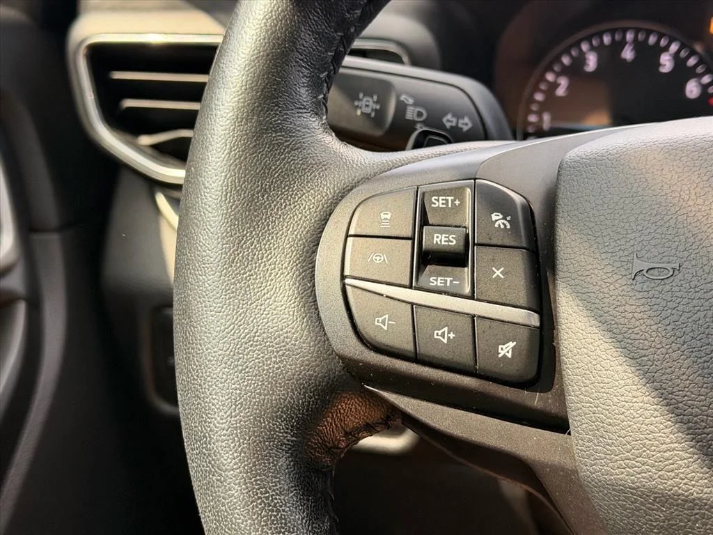 Used 2020 Blue Ford XLT image 19