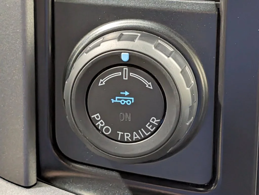 New 2026 Oxford White Ford XLT image 7