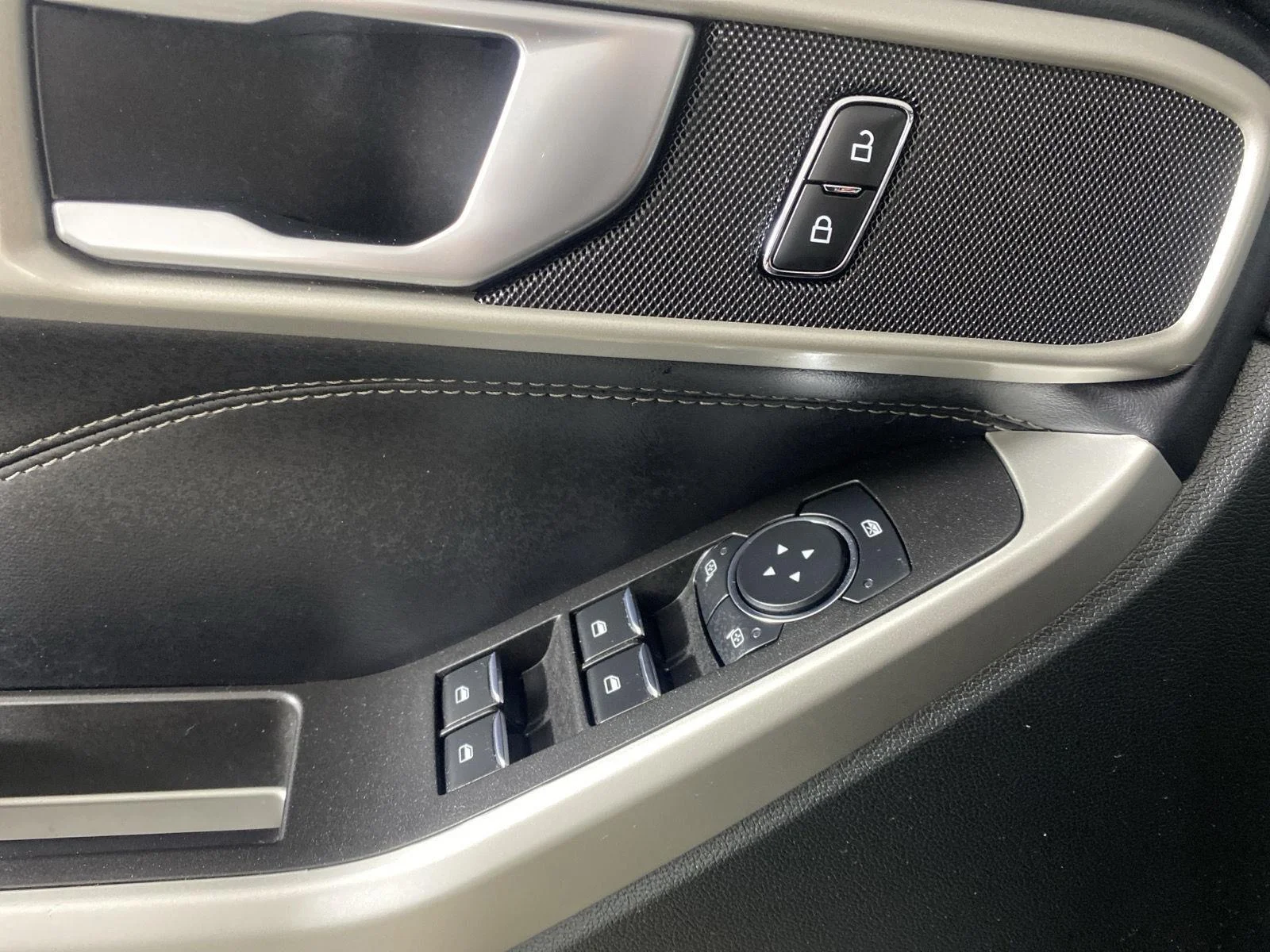 Used 2023 Agate Black Ford XLT image 22
