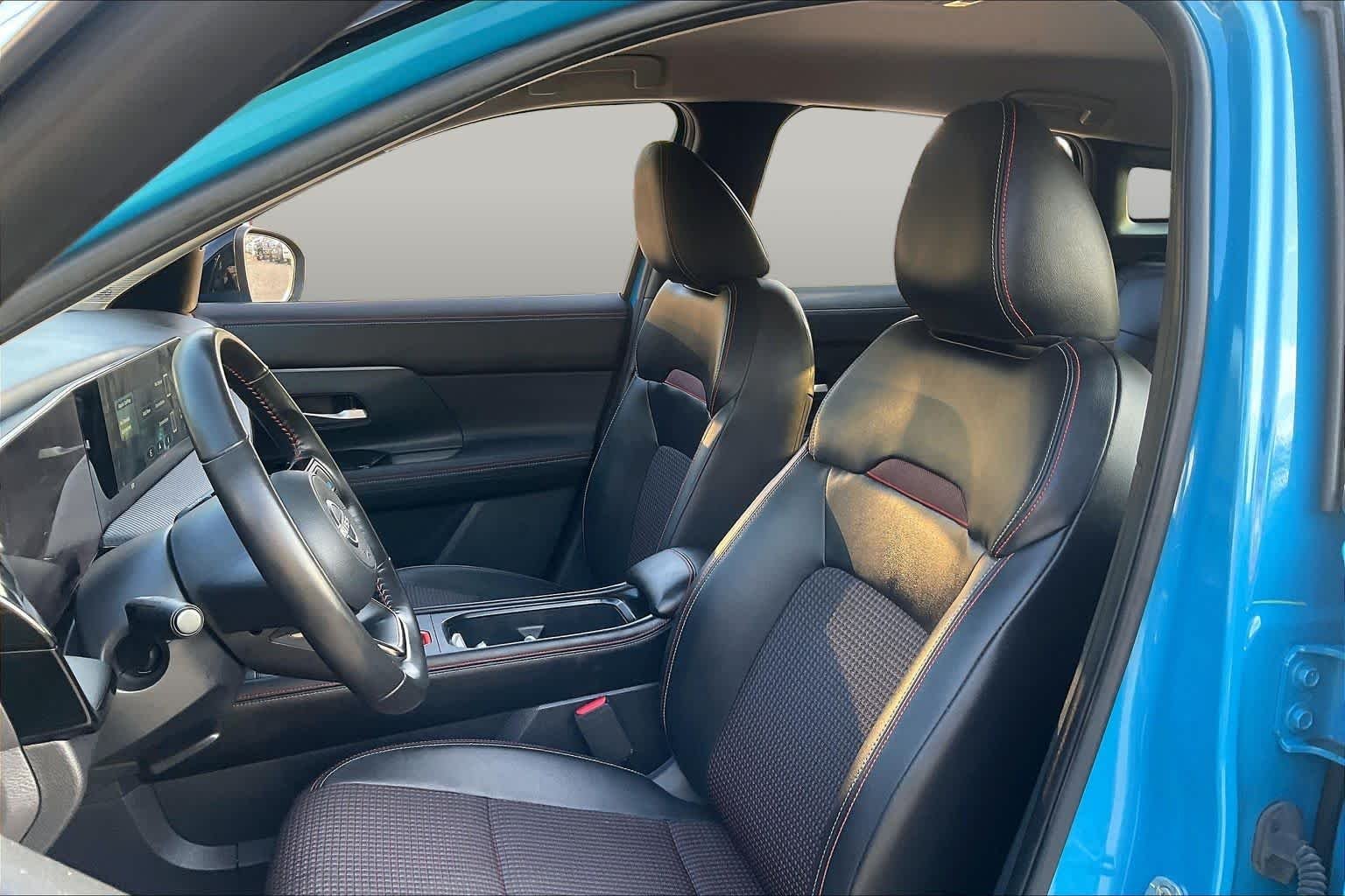 Pre-Owned 2025 Nissan Kicks SR