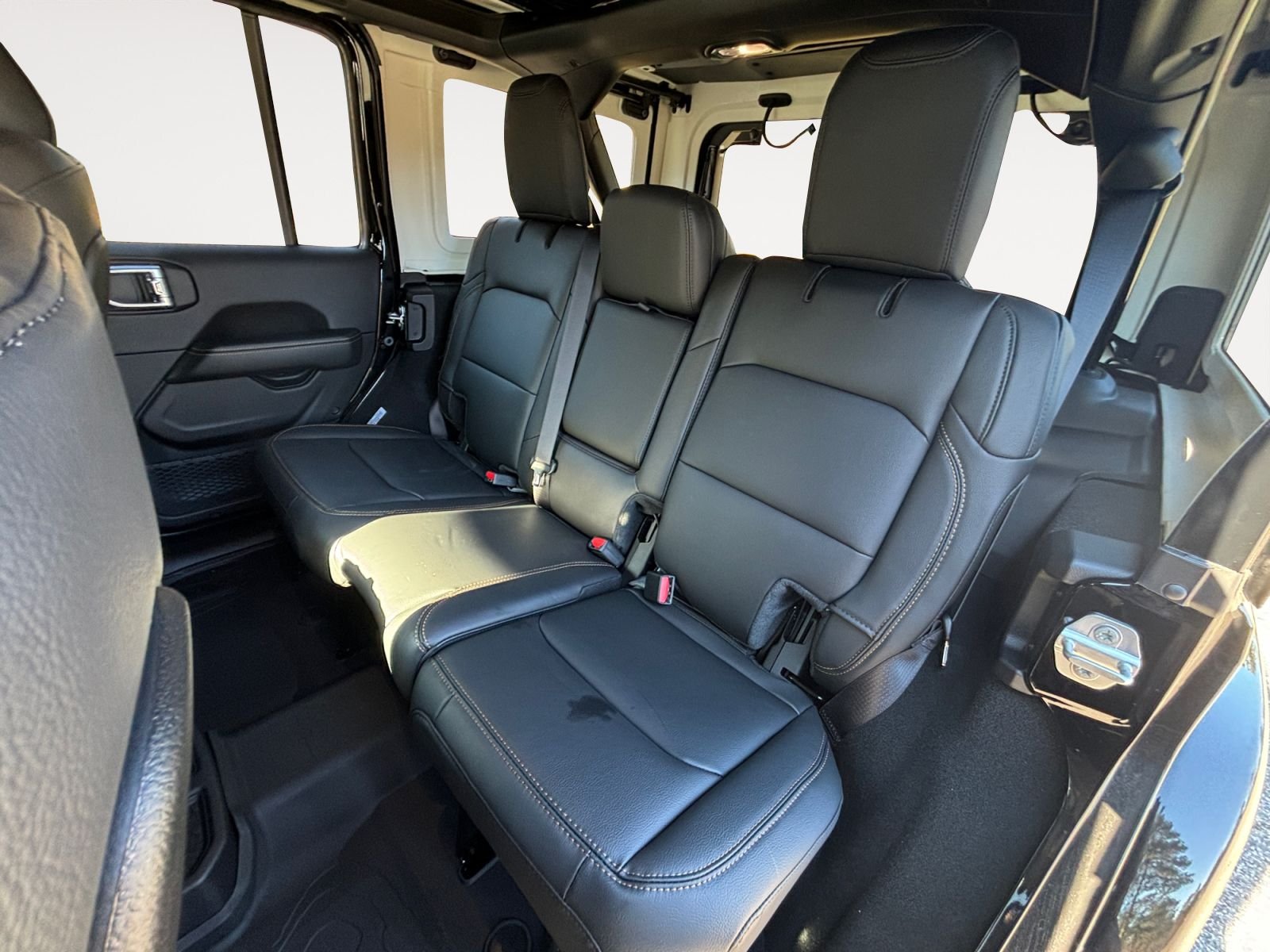 2026 Jeep Wrangler 4-Door Sahara - Photo 13
