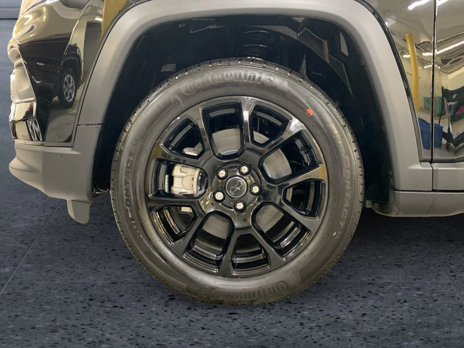 New 2026 Diamond Black Crystal Pearl Jeep North image 9