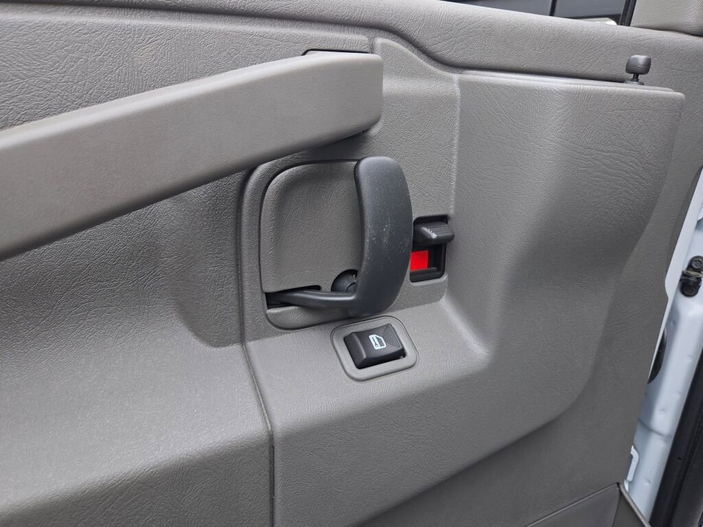 2025 Chevrolet Express Cargo Work Van - Photo 18
